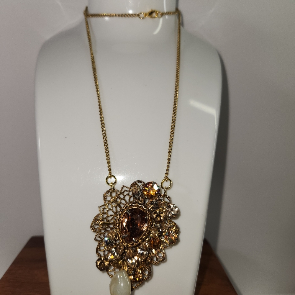 #2542, EXQUISITE, SIGNED REGENCY 1950's FILIGREE ROOT BEER RHINESTONES NECKLACE.